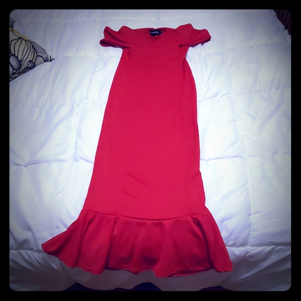 Red Bardot midi dress perfect for the holidays